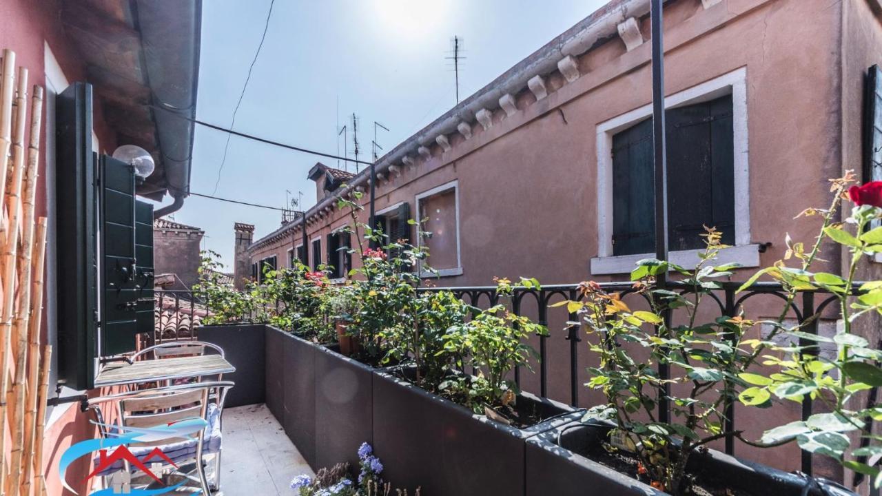 Au Nom De La Rose Apartment Venice